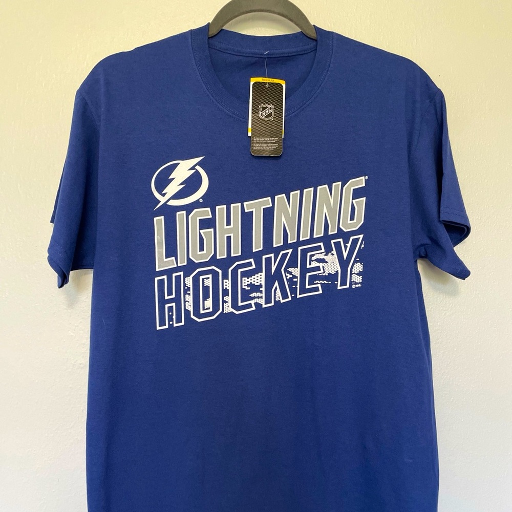 NWT LIGHTNING HOCKEY LEAGUE M TEE T-SHIRT OFFICIAL LICENSED PRODUCT DARK BLUE